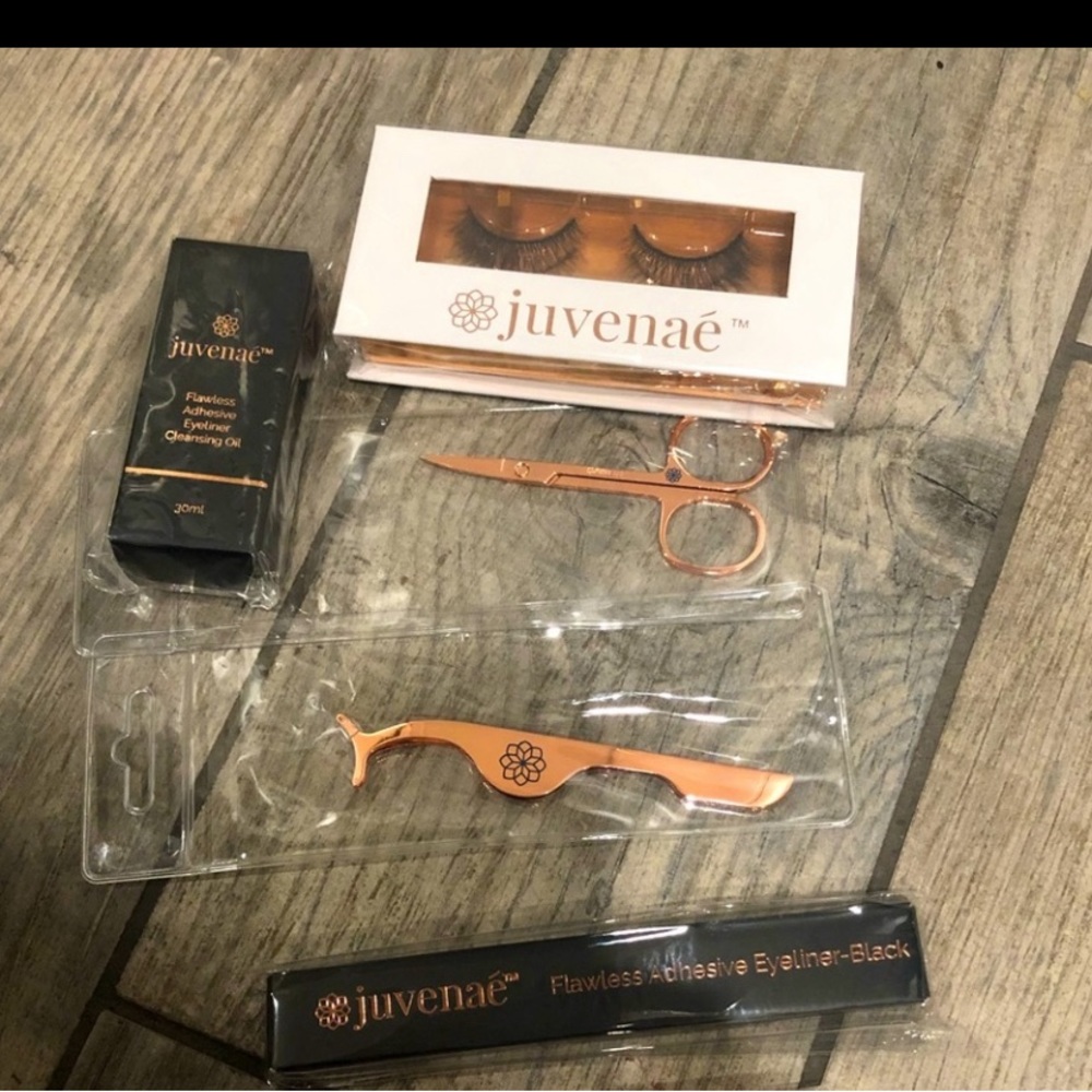 Juvenae’. Lash kit. Excellent high quality lashes with 13 different styles
